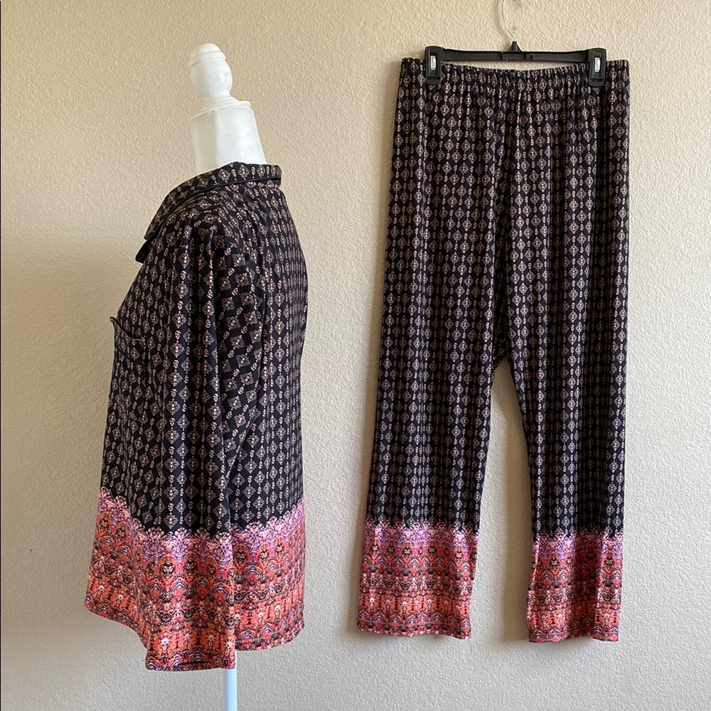 New Patterned Pajama Set - Picture 2 of 5
